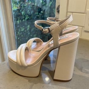 Steve Madden cream platform sandals size 7M